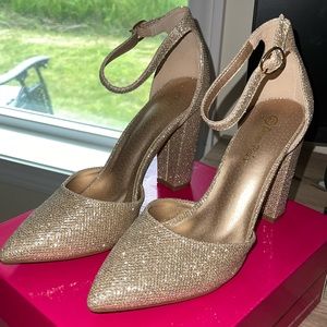 Gold Ankle Strap Heels 7.5